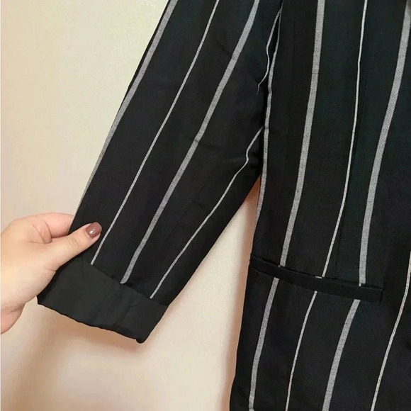 a new day - Women’s Easy Wear Black and White Striped Blazer - Size 2 - Picture 4 of 7